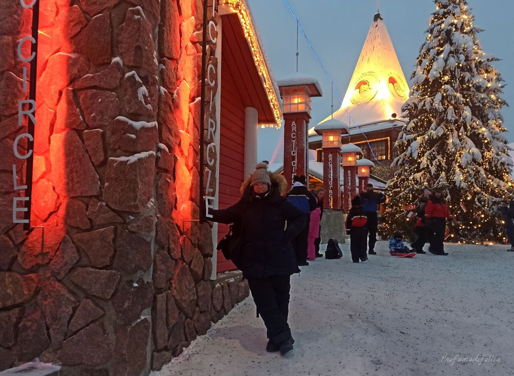 Abbigliamento Finlandia in inverno: io al Santa Claus Village a dicembre