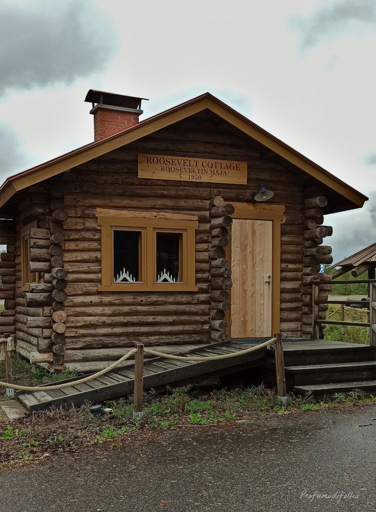 Il Roosevelt Cottage Il Roosevelt Cottage all'interno del villaggio di Babbo Natale a Rovaniemi