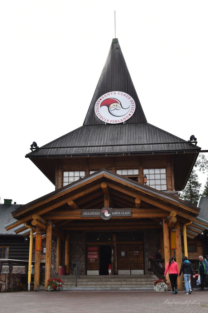 La casa di Babbo Natale Ingresso nella casa di Babbo Natale in Lapponia