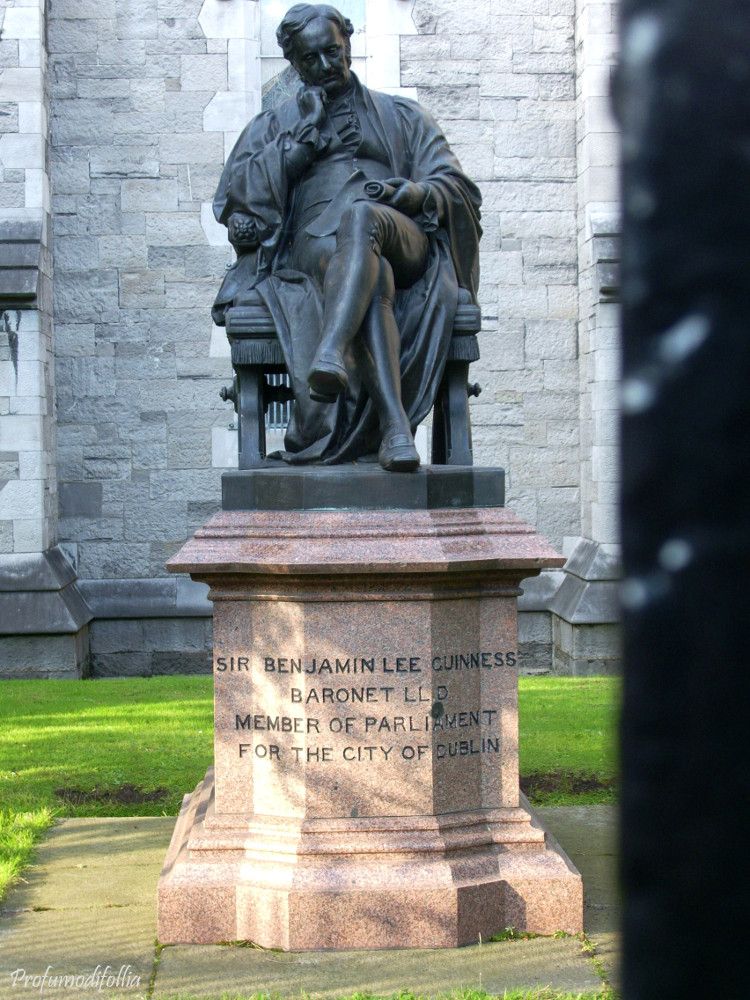 La statua di Sir Benjamin Lee Guinness a Dublino