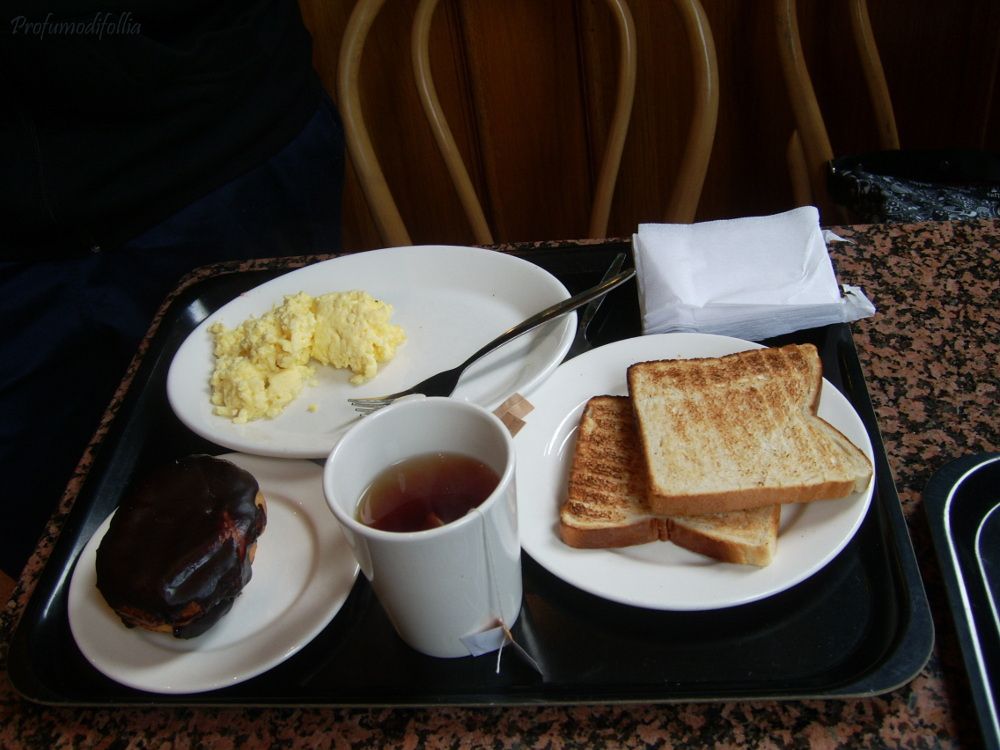 Diario di viaggio Dublino: colazione al Cafè Kylemore con omelette, toast, dolce e caffè