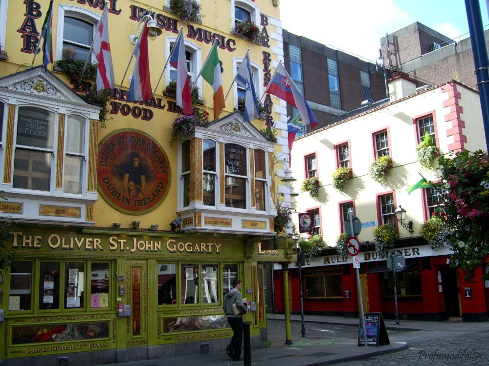 Ma Temple Bar si chiamerà Bar perché ci sono i pub? Cosa vedere a Dublino: i locali coloratissimi di Temple Bar