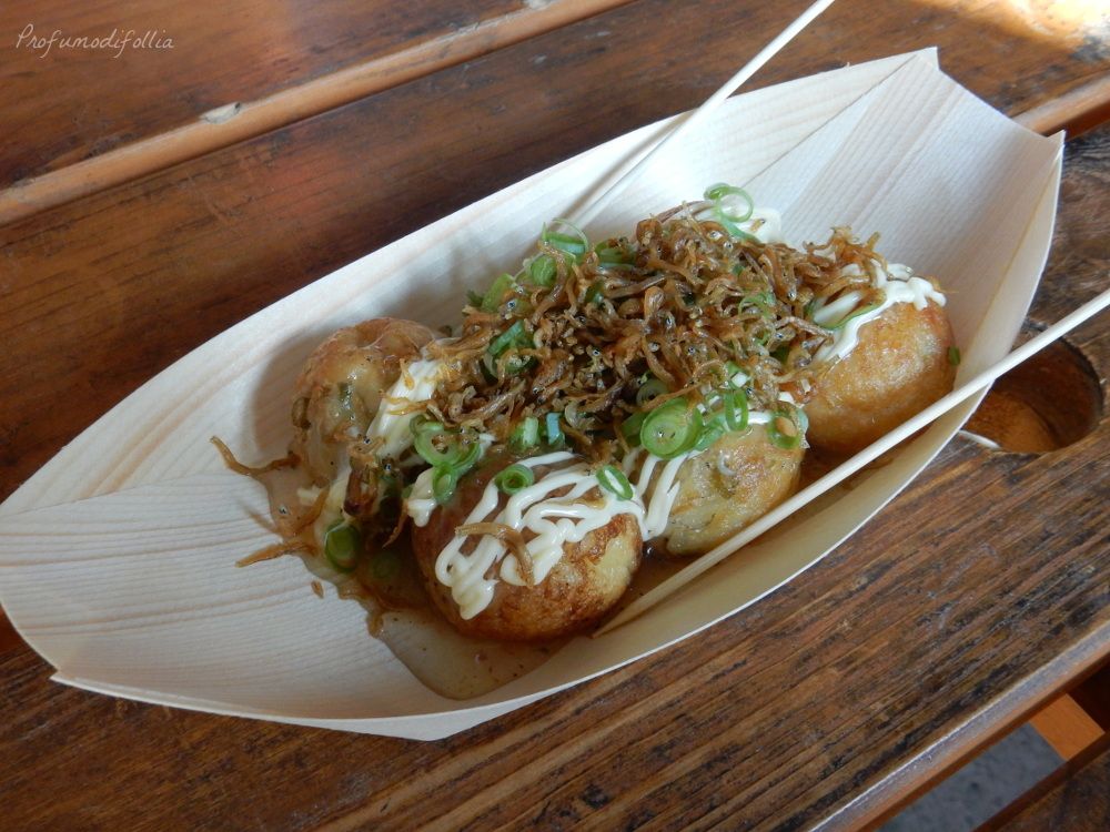 Takoyaki! Porzione di takoyaki. Diario di viaggio Giappone
