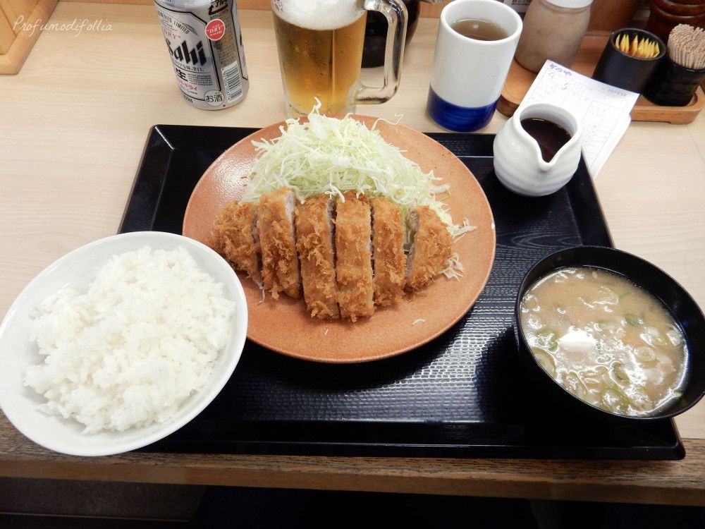 Tonkatsu con riso e zuppa di miso Cosa mangiare a Tokyo: il tonkatsu