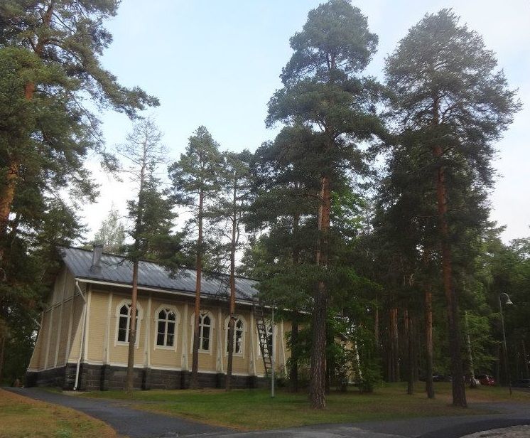 Edificio antico dell'università di Jyväskylä nel bosco