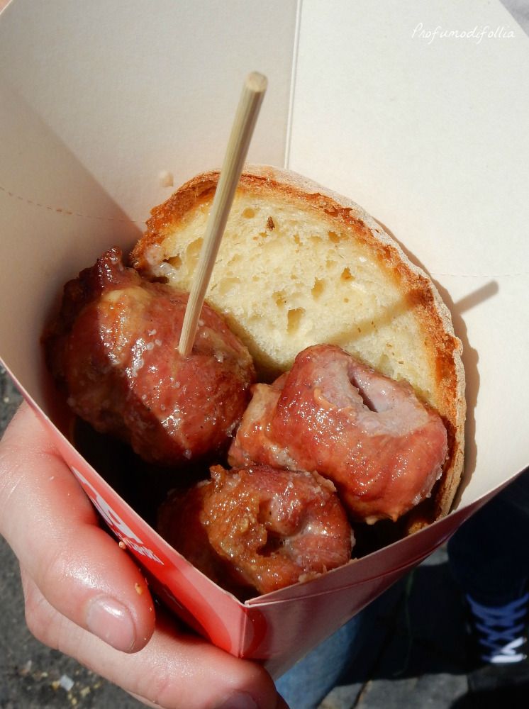 Festival dello street food a Roma: cartoccio di bombette pugliesi