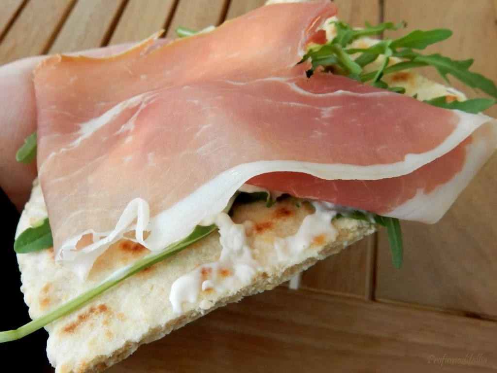 Visitare la Romagna senza assaggiare nemmeno una piadina: lo stai facendo male Cosa vedere a Rimini: piadine!