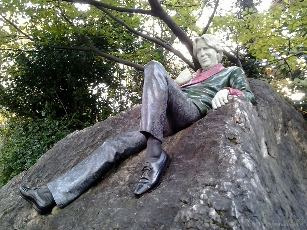 Oscar Wilde che dice "yo" Statua di Oscar Wilde a Merrion Square