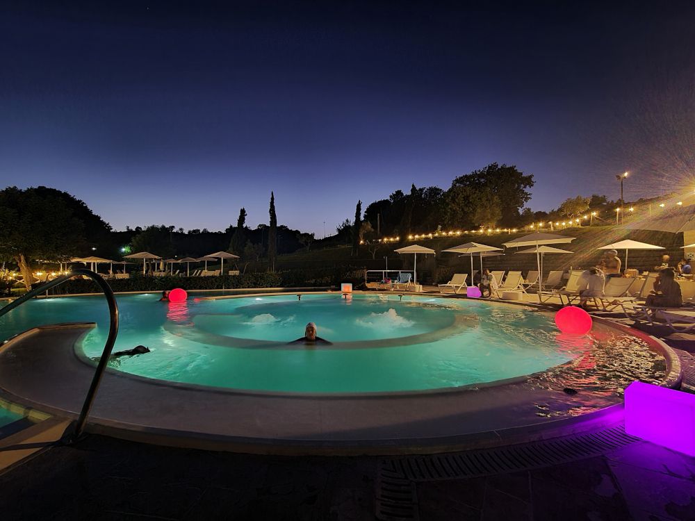 Piscine Theia di Chianciano Terme by night Terme in Toscana: Chianciano Terme e Piscine Theia