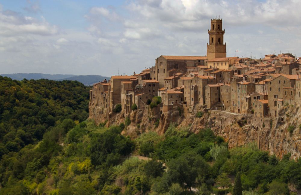 Panorama su Pitigliano Posti belli da vedere in Toscana: il borgo di Pitigliano