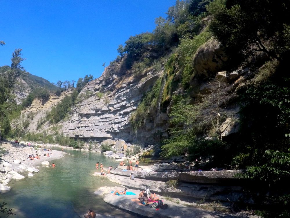 Cascata di Moraduccio Posti da visitare in Toscana: rive della cascata di Moraduccio