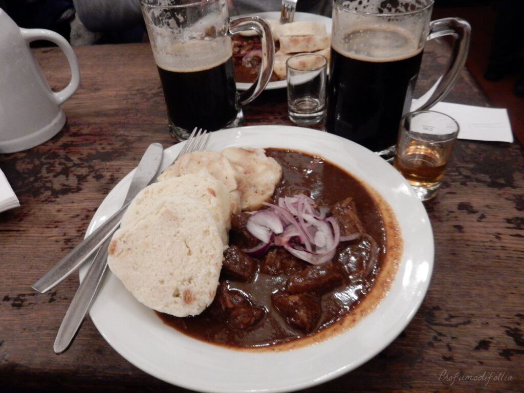 dobe mangiare a Praga U fleku goulash