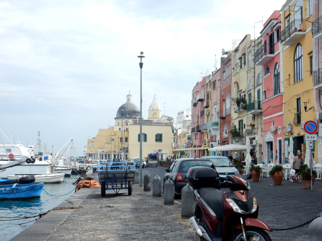 Il porto di Marina Grande Cose da vedere a Procida: Porto di Marina Grande