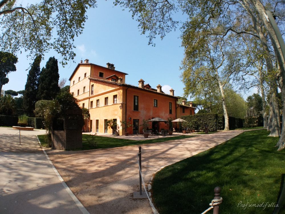 QC Terme Roma: uno degli edifici immersi nella natura