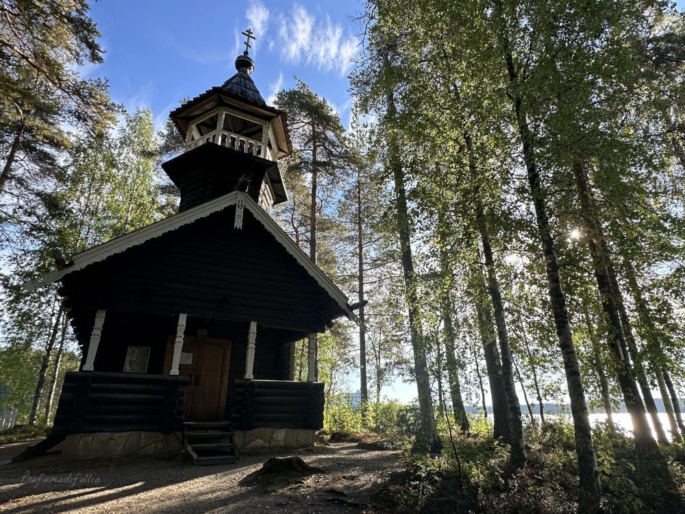 Regione dei laghi in Finlandia, una tsatsouna nel villaggio careliano