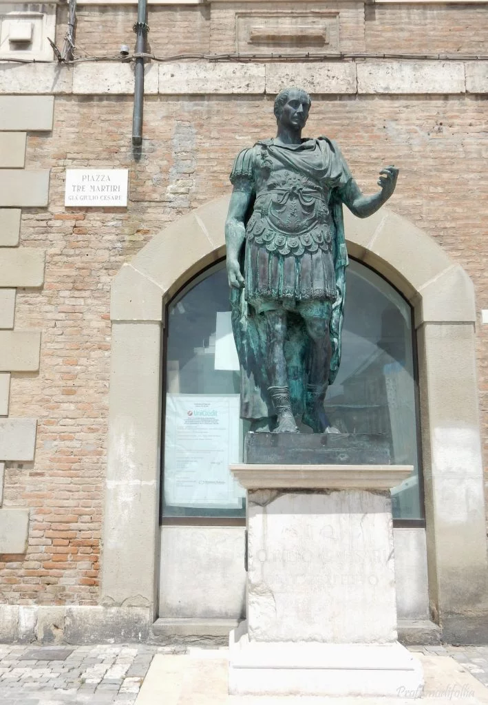 Statua di Giulio Cesare Cosa vedere a Rimini: statua di Giulio Cesare