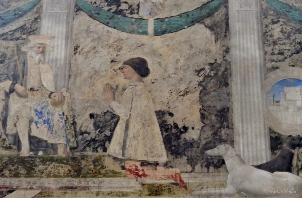 Sigismondo inginocchiato davanti a San Sigismondo Sigismondo inginocchiato di fronte a San Sigismondo