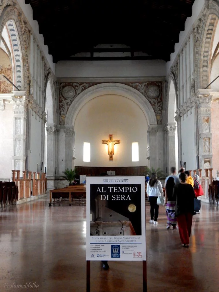 L'interno del Tempio Malatestiano Cosa vedere a Rimini e dintorni: Tempio Malatestiano