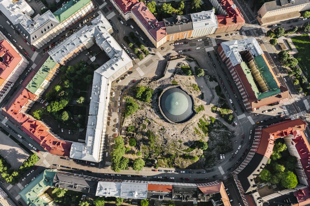 Estate in Finlandia: la Chiesa nella roccia vista dall'alto Estate in Finlandia: la Chiesa nella roccia vista dall'alto