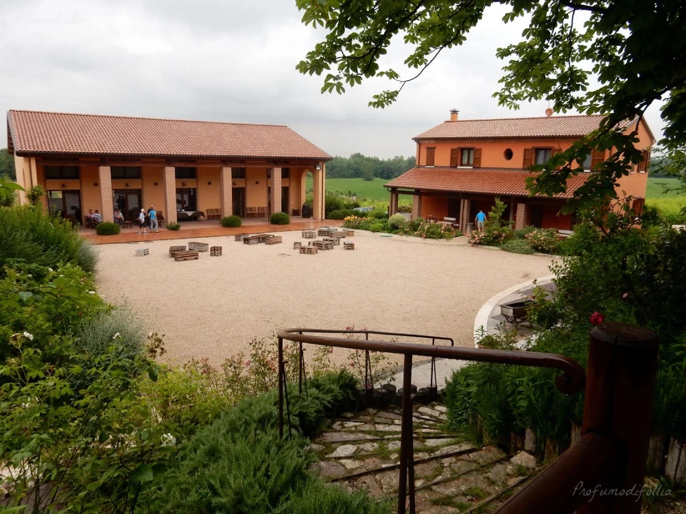 La Collina dei Poeti Luoghi di interesse Emilia Romagna: gli edifici della tenuta Collina dei Poeti