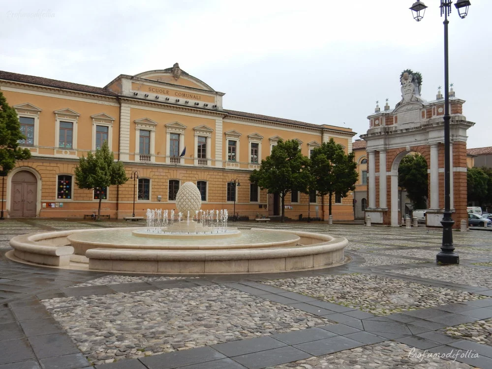 Piazza Ganganelli a Santarcangelo di Romagna Emilia Romagna cosa vedere: Piazza Ganganelli a Santarcangelo di Romagna
