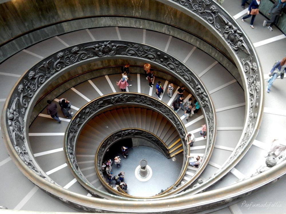La Scala Elicoidale all'interno dei Musei Vaticani Tour virtuali tra i musei italiani: la scala elicoidale dei Musei Vaticani