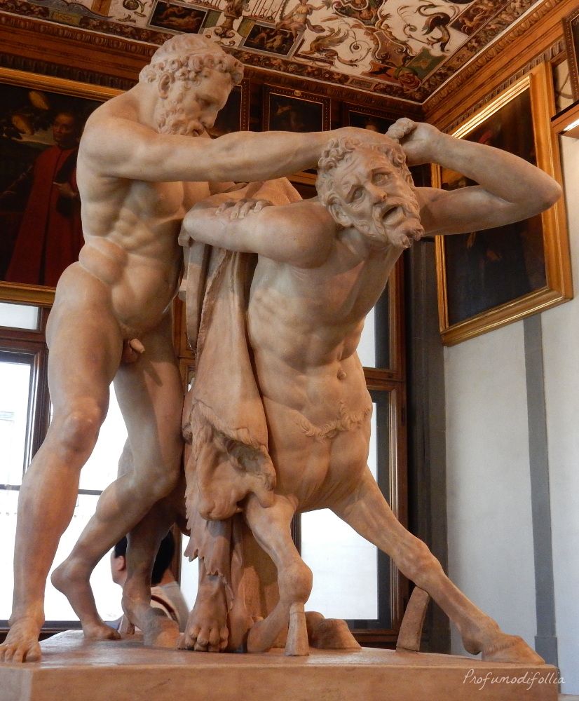 Tour virtuale degli Uffizi: statua di Ercole e Nesso