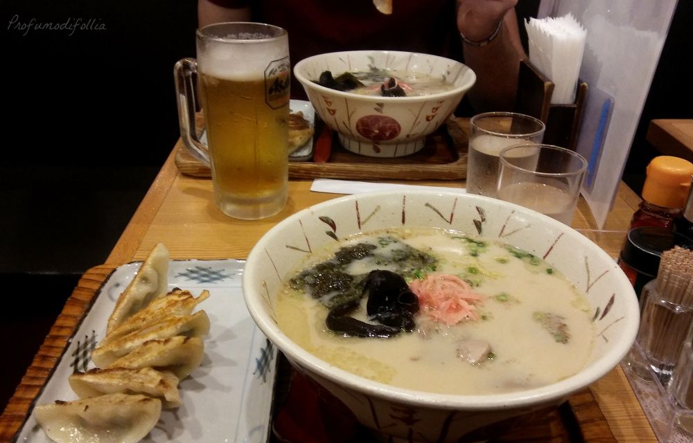 Tonkotsu ramen, gyoza e una bella birra: e chi t'ammazza! Pranzo con ramen e gyoza a Tokyo in Giappone