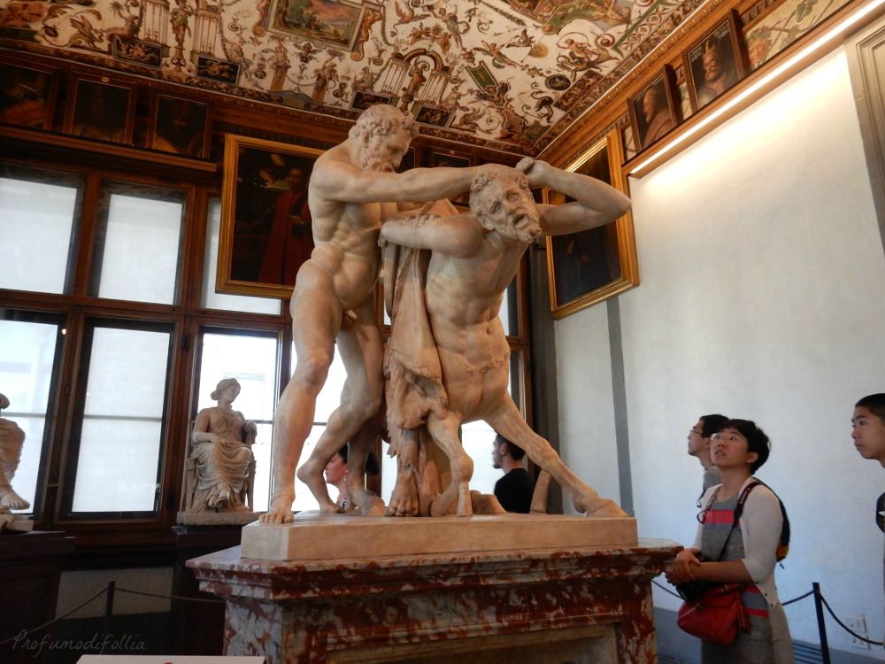 Cosa fare a Firenze in un giorno, Uffizi: splendida statua di Ercole e Nesso