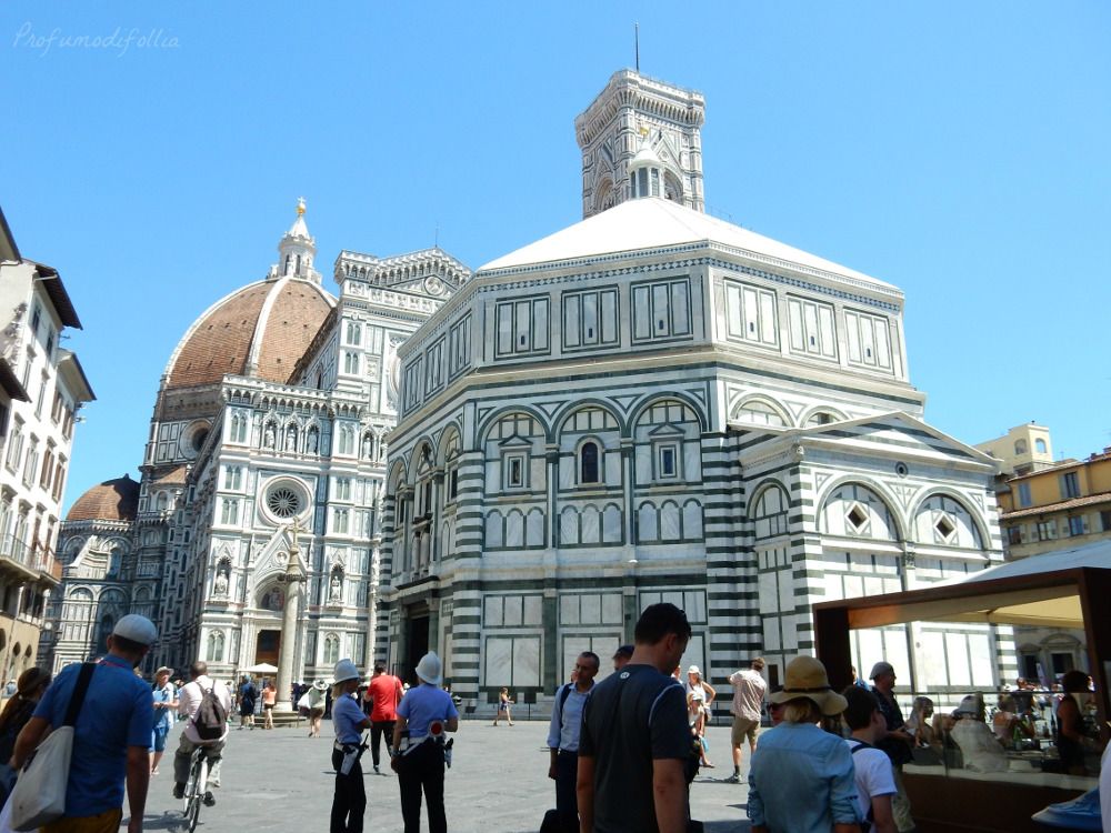 Itinerario un giorno a Firenze: Cattedrale di Santa Maria del Fiore in primo piano, alle spalle la Cupola e il Campanile